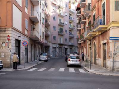 Mentre nella pi� breve via De Napoli ci si �ferma� a 30 
